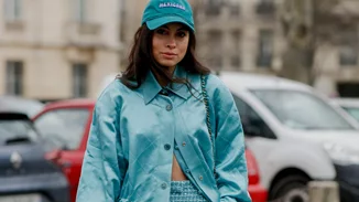 Τα χρωματιστά παντελόνια από τη Zara που θα ανανεώσουν το ανοιξιάτικο στιλ σου