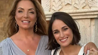 Άντζελα Γκερέκου | Με baby blue κοστούμι σε βράβευση - "'Ενας άγγελος"