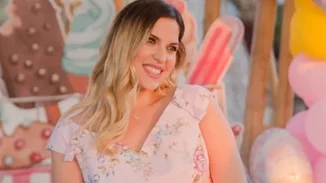 Η Μαντώ Γαστεράτου είναι η πιο γλυκιά μαμά | Η φωτογραφία που τη δείχνει να ετοιμάζει το γιο της για το σχολείο