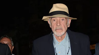 Το κοστούμι του Sean Connery από ταινία James Bond και η στολή που φόρεσε ο Val Kilmer ως Batman, πωλούνται σε δημοπρασία