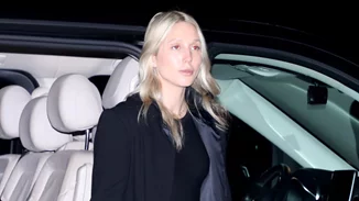 Μαρία Ολυμπία Γλύξμπουργκ | Η εμφάνιση κατά την άφιξή της στην Αθήνα για την κηδεία του τέως βασιλιά Κωνσταντίνου