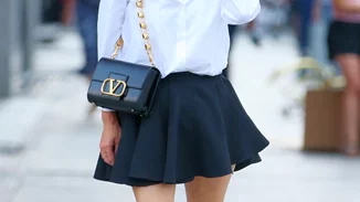 Πώς θα φορέσεις την tennis φούστα off - court | Τα looks που αναβαθμίζουν τη μίνι φούστα με πιέτες