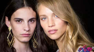 Πίστεψέ μας, αυτή θα είναι η μεγαλύτερη τάση στα χρώματα μαλλιών για το 2021