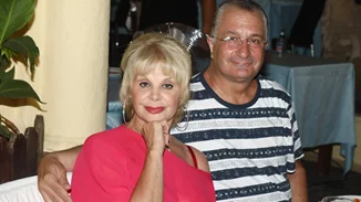 Μαρία Ιωαννίδου | Με κατακόκκινο maxi φόρεμα σε έξοδο με τον σύντροφό της, Δημήτρη Κρητικό