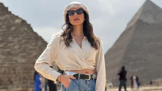 Η Σταματίνα Τσιμτσιλή φόρεσε το απόλυτο safari look στο Κάιρο | Το cargo παντελόνι και το τουρμπάνι