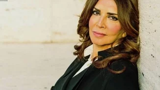 43 χρόνια πριν | Η Μιμή Ντενίση στο γάμο της με τον Γιάννη Φέρτη ήταν μια bohemian νύφη - το μοναδικό νυφικό look