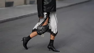 Τα βελούδινα μποτάκια από τη Stradivarius που θα φοράς στις all day εμφανίσεις σου