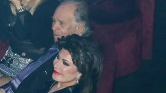 Γιάννα Αγγελοπούλου | Βραδινή έξοδος με τον σύζυγό της, Θεόδωρο - Με μίνι chic ταγιέρ και high knee μπότες