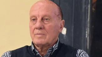 Κρίσιμες ώρες για τον Μίμη Δομάζο που υπέστη ανακοπή καρδιάς, ανήμερα των γενεθλίων του - Έγινε ανάταξη και νοσηλεύεται σε ΜΕΘ