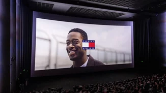 Tommy Hilfiger x F1- Η ΤΑΙΝΙΑ | Η πολυαναμενόμενη avant-première της Αθήνας γεμάτη μόδα, racing vibes και κινηματογραφική αίγλη