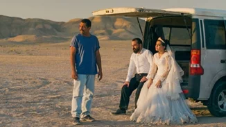 Ταινίες Πρώτης Προβολής | Ο Χρυσός Φοίνικας, ο Κιάνου Ριβς, η Τζούλια Ρόμπερτς και η Ρίφενσταλ