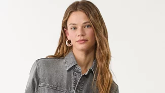 Αυτή η ολόσωμη φόρμα από τη Stradivarius είναι το πιο ευκολοφόρετο item για τις εμφανίσεις τoυ φθινοπώρου