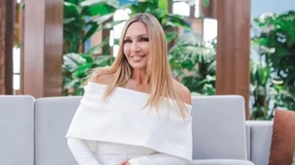 Η Ελένη Πετρουλάκη με total white look | Η παντελόνα που έκανε τη διαφορά