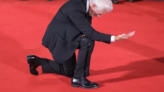 Φεστιβάλ Βενετίας 2024 | Ο 74χρονος Richard Gere υποκλίνεται στη 41 ετών σύζυγό του Alexandra Silva