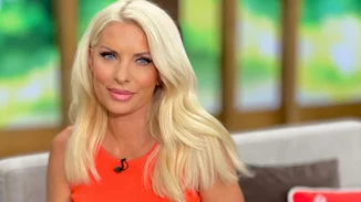 Η Ελένη Μενεγάκη φόρεσε το πιο λουλουδάτο φόρεμα από τη Zara για το καλοκαίρι