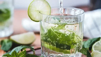 Οι δροσιστικές ιδιότητες των βοτάνων | Ποια να προτιμήσεις τις ζεστές μέρες