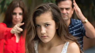 Mας έμαθαν να μεγαλώνουμε τα παιδιά μας για να γίνουν αυτό που θέλουμε εμείς