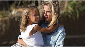 Η Σοφία Καρβέλα έπαθε Sarah Jessica Parker | O αναπάντεχος τρόπος που συνδυάζει τη φόρμα της