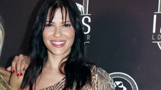 Ατύχημα για τη Λάουρα Νάργες (vid)