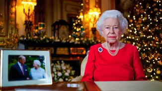 Γιατί η βασίλισσα Ελισάβετ διατηρεί τον χριστουγεννιάτικο στολισμό μέχρι τον Φεβρουάριο;