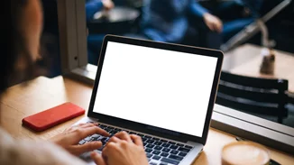 Γλυφάδα | Συνελήφθη γνωστό μοντέλο για διακίνηση κοκαΐνης- Την είχε κρύψει στο τζιπ που οδηγούσε