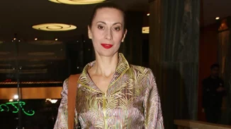 Βίκυ Βολιώτη | Φωτογραφίζει την κόρη της Άννα στο cozy σπίτι τους