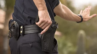 "Γλίστρησα, έπεσα και το πιστόλι μου εκπυρσοκρότησε" - Τι είπε ο αστυνομικός που σκότωσε τον 20χρονο στη Λάρισα