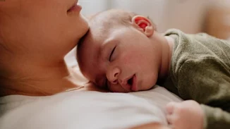 Αναζήτησε τον πιο διάσημο δωρητή σπέρματος για να αποκτήσει το πιο όμορφο παιδί