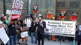 Διαδήλωση σεναριογράφων στη Νέα Υόρκη για την απομάκρυνση του Jimmy Kimmel από το ABC