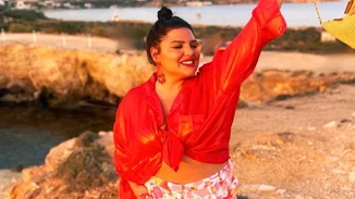 Δανάη Μπάρκα | ''Μόνο με τα παιδιά περνάει ο χρόνος ομορφότερα''