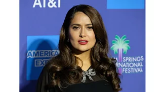 Salma Hayek | Το bullying που βίωσε από τον Harvey Weinstein, ο γάμος με δισεκατομμυριούχο και οι ρόλοι που επιλέγει στα 55 της