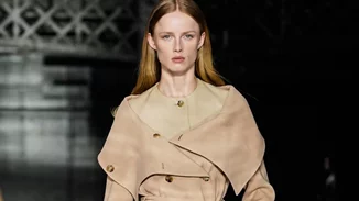 Πώς θα φορέσεις την καμπαρντίνα σου σαν μία πραγματική ιέρεια του στιλ