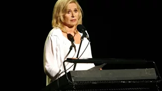 54 χρόνια πριν | Η εντυπωσιακή εμφάνιση της Βέρας Κρούσκα με μαγιό πλάι στον Άγγελο Αντωνόπουλο