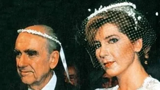 35 χρόνια πριν | Όταν η Δήμητρα Λιάνη παντρεύτηκε τον Ανδρέα Παπανδρέου, με νυφικό της Νταίζης Αντωνοπούλου