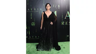 Carrie-Anne Moss | Η πρωταγωνίστρια του Matrix με το πιο cool Oscar De La Renta φόρεμα στην πρεμιέρα της ταινίας