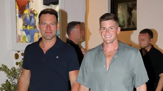 Όρκους αιώνιας αγάπης αντάλλαξαν Στέφανος Κασσελάκης και Τάιλερ Μακμπέθ