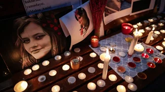 #MahsaAmini | Οι γυναίκες στο Ιράν διεκδικούν την ελευθερία... και τη ζωή τους - Μαζί τους ξεσηκώνουν όλη τη χώρα