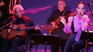 Δανιέλα Χατζή | Η όμορφη 20χρονη είναι το έκτο παιδί του 87χρονου Κώστα Χατζή και ασχολείται επαγγελματικά με το τραγούδι