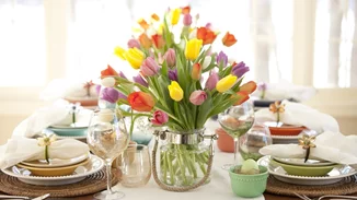 Αυτά τα βάζα από την IKEA θα δώσουν το χρώμα που ψάχνεις στο ανοιξιάτικο σου τραπέζι