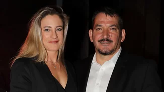 Πύρρος Δήμας - Αφροδίτη Σκαφίδα | Πιο ερωτευμένοι από ποτέ, αγκαζέ στο κέντρο της πόλης