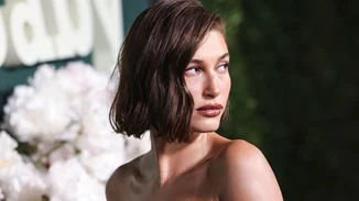 Hailey Bieber | Οι πρώτες πληροφορίες για την εγκυμοσύνη της