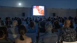 Ραντεβού στην ταράτσα του ΕΜΣΤ για τις πιο εντυπωσιακές θερινές προβολές