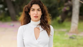 Η Τόνια Σωτηροπούλου με την ιδανική λευκή maxi φούστα από την H&M για την άνοιξη