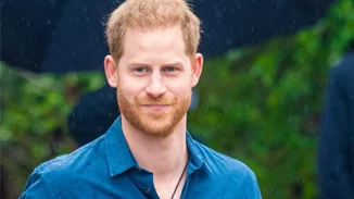 Ανάρπαστο το βιβλίο του πρίγκιπα Harry από τα ράφια των βιβλιοπωλείων