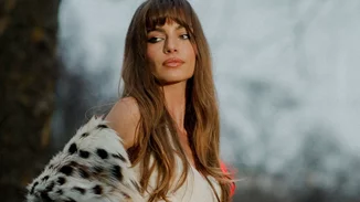 Τέλος το nude | 5 glam μανικιούρ για να υιοθετήσεις το mob wife trend