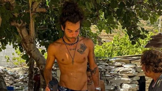 Άγγελος Λάτσιος | Γιατί ταξίδεψε στο Άμστερνταμ ο γιος της Ελένης Μενεγάκη