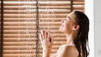 Γιατί το κρύο ντους είναι σωτήριο με ή χωρίς καύσωνα;