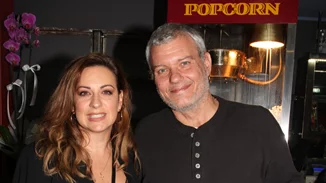 Ευαγγελία Μουμούρη | "Μας μπαστακώθηκες τελικά" - Η απάντηση της κόρης του συντρόφου της μετά την επισημοποίηση της σχέσης τους