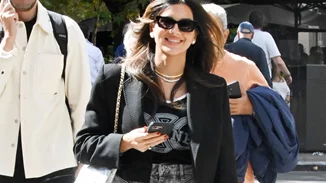 Σταματίνα Τσιμτσιλή | Βόλτα με τέλειο outfit στο κέντρο της Αθήνας