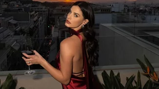 Χριστίνα Μπόμπα | Το "έξυπνο" χτένισμα που της χαρίζει υπέροχα κυματιστά μαλλιά, σαν κομμωτηρίου